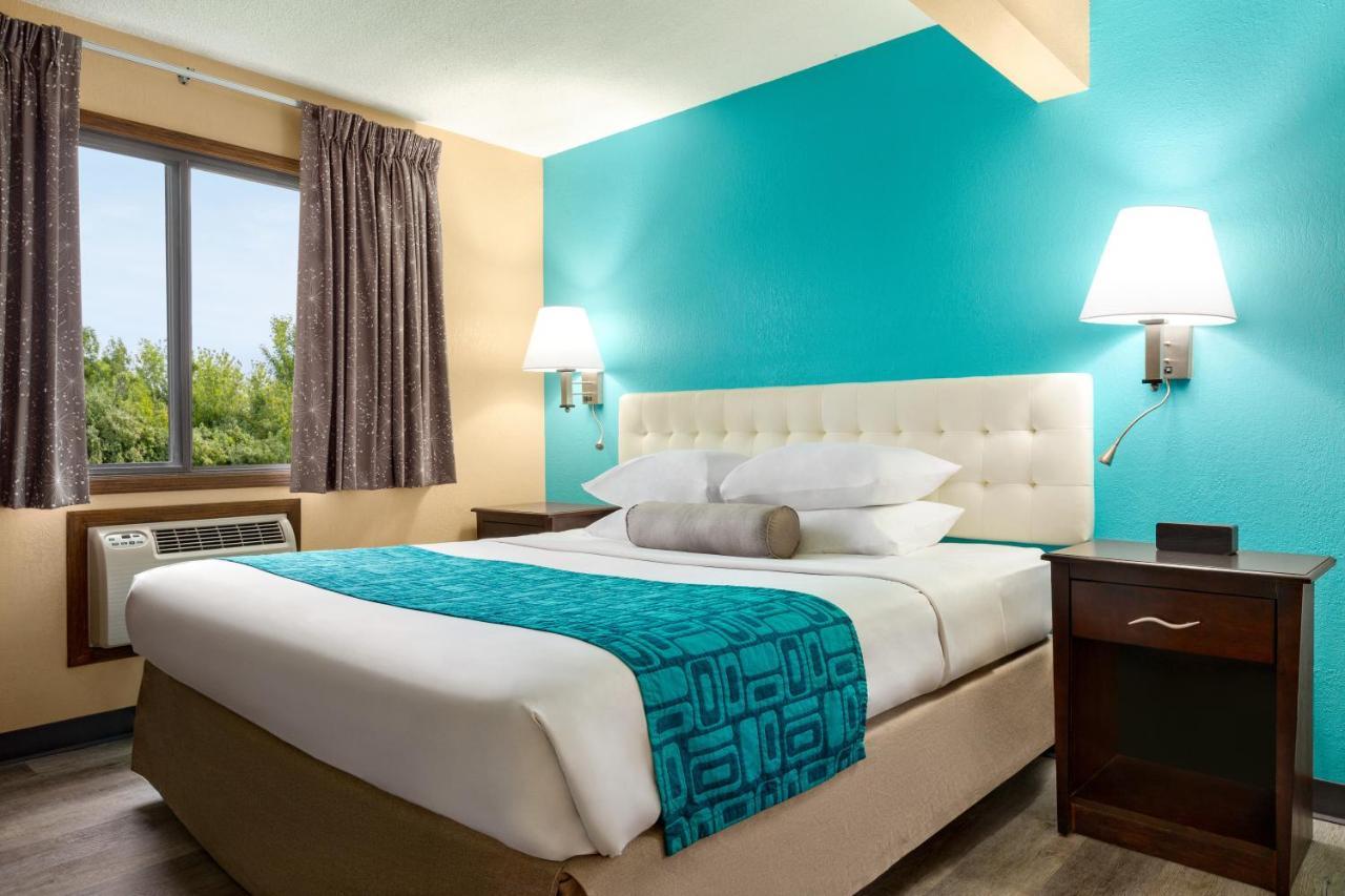 Howard Johnson By Wyndham Waterloo/Cedar Falls Ngoại thất bức ảnh