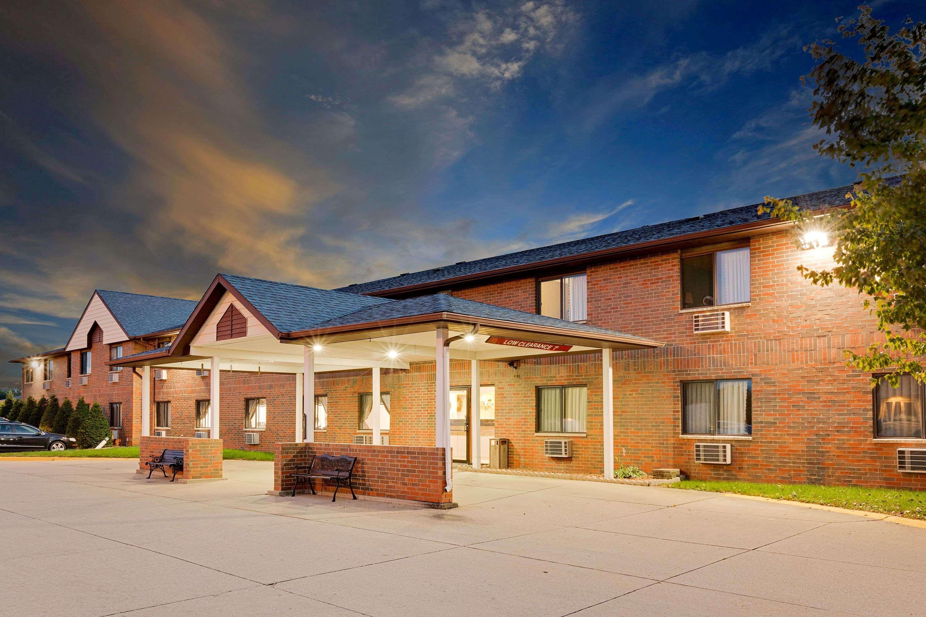 Howard Johnson By Wyndham Waterloo/Cedar Falls Ngoại thất bức ảnh