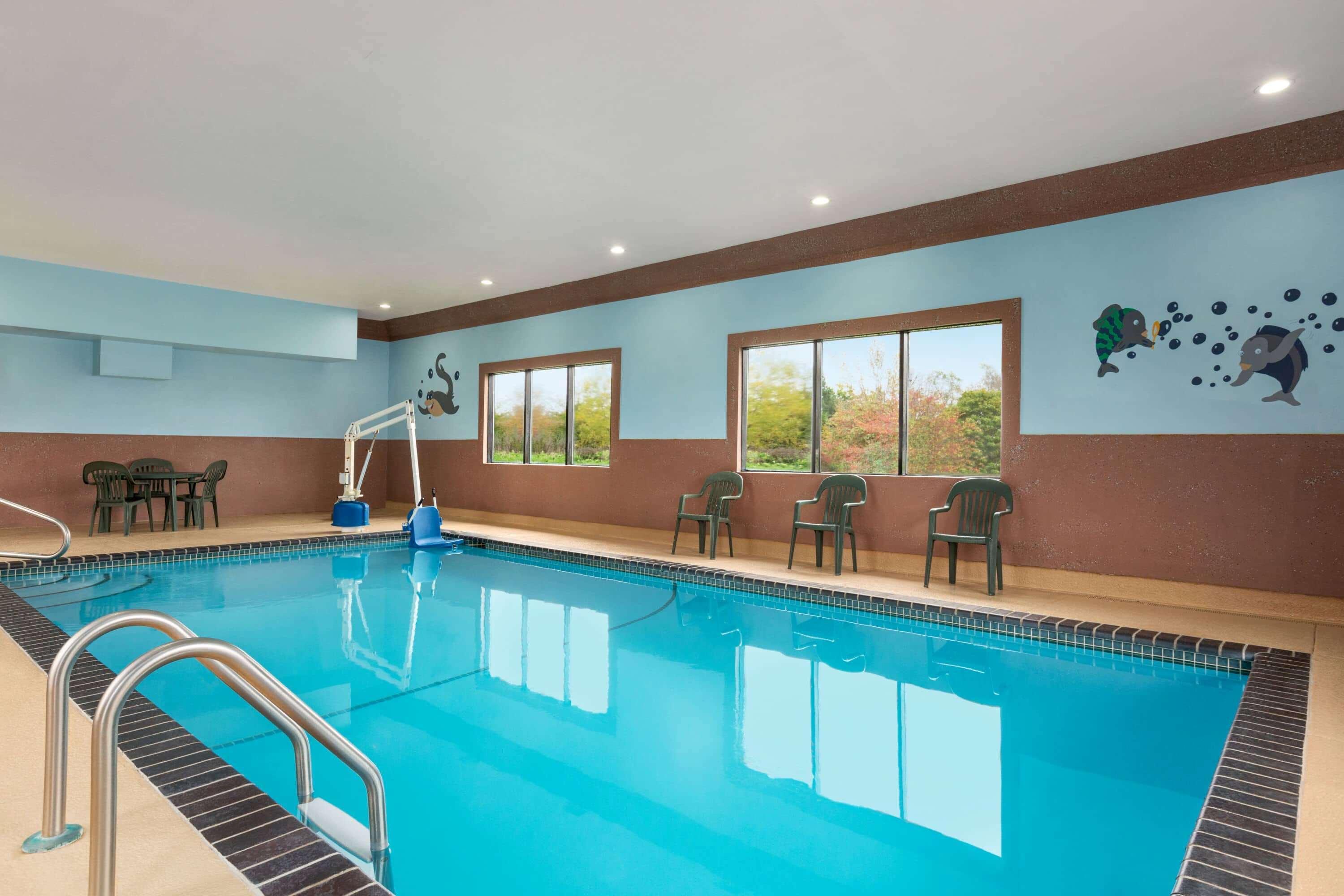 Howard Johnson By Wyndham Waterloo/Cedar Falls Ngoại thất bức ảnh