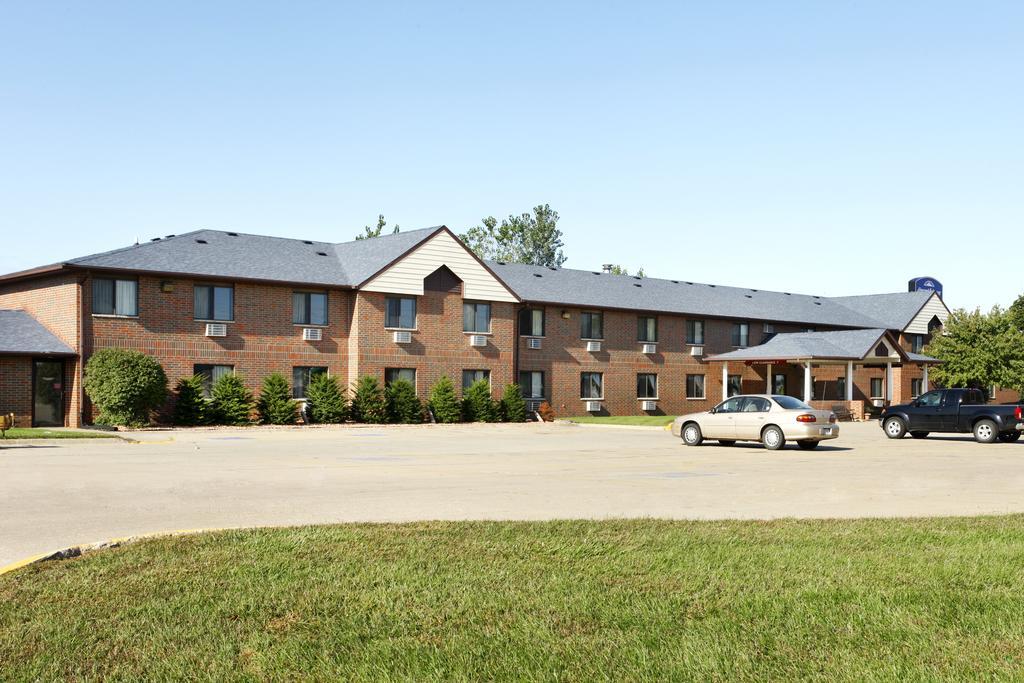 Howard Johnson By Wyndham Waterloo/Cedar Falls Ngoại thất bức ảnh