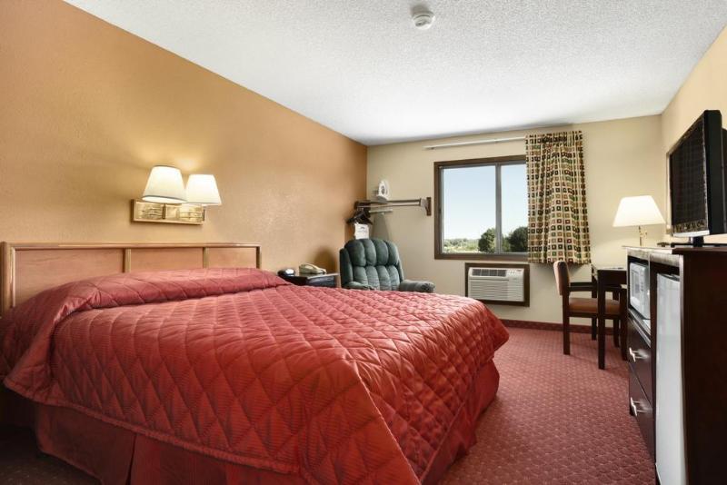 Howard Johnson By Wyndham Waterloo/Cedar Falls Ngoại thất bức ảnh