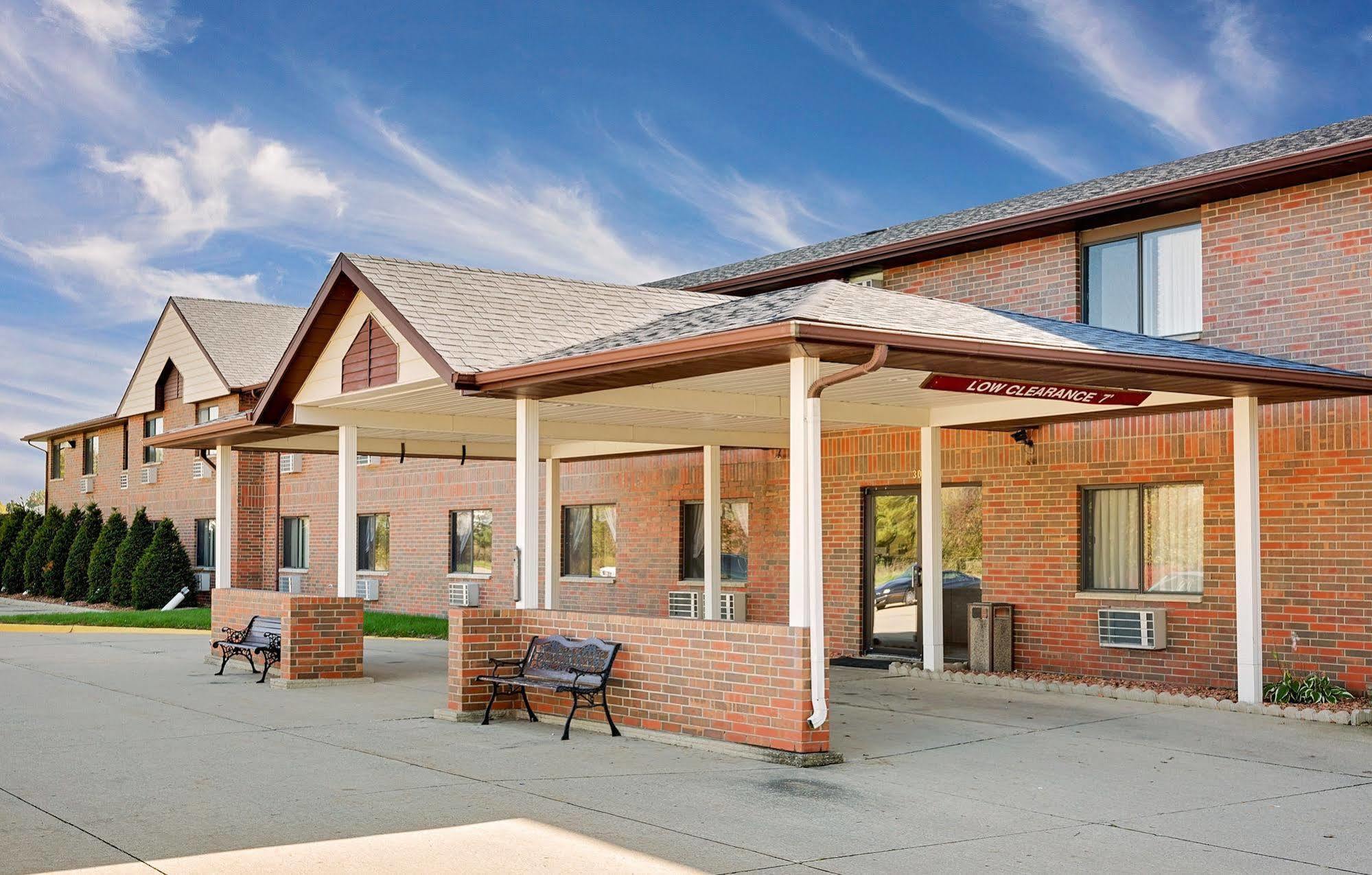 Howard Johnson By Wyndham Waterloo/Cedar Falls Ngoại thất bức ảnh